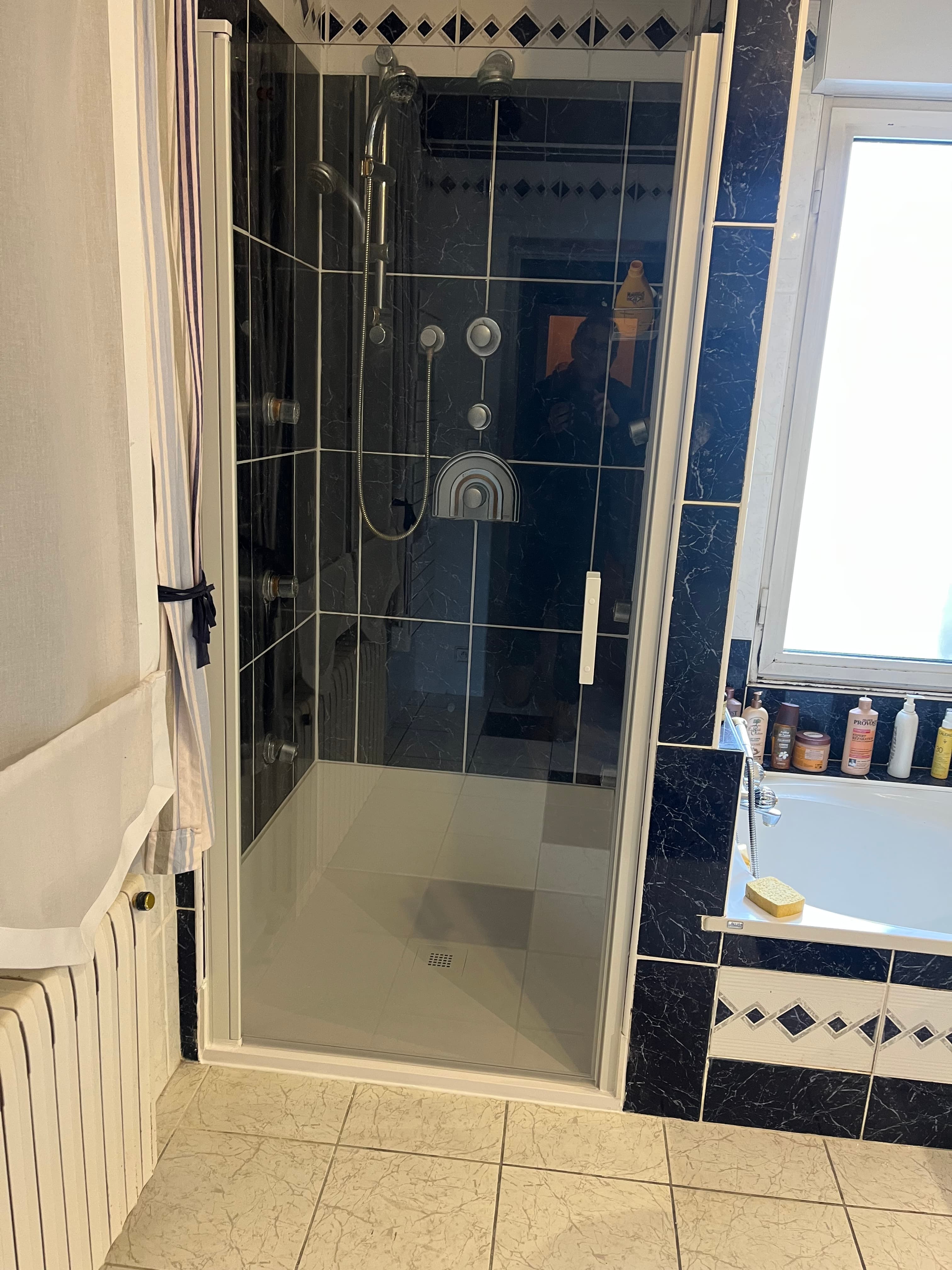 Après travaux, douche sécurisée de plain-pied : réalisation 2, Douche installée en 1 journée